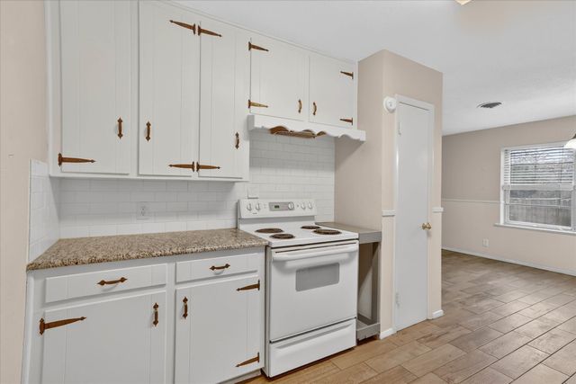 729 W Cheryl Avenue, Hurst, TX 76053