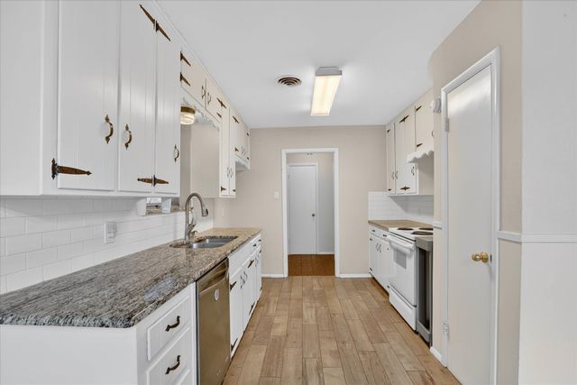 729 W Cheryl Avenue, Hurst, TX 76053