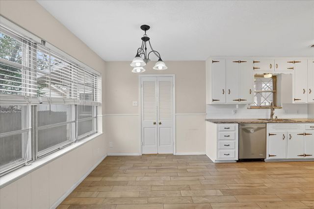 729 W Cheryl Avenue, Hurst, TX 76053