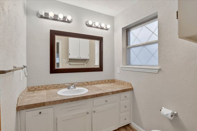 729 W Cheryl Avenue, Hurst, TX 76053