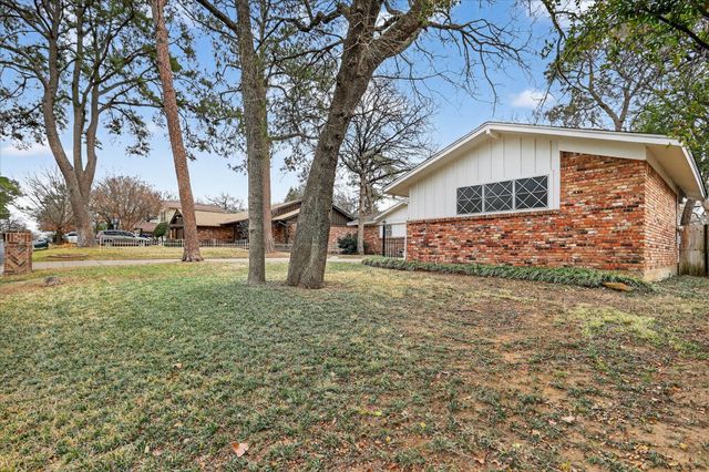 729 W Cheryl Avenue, Hurst, TX 76053