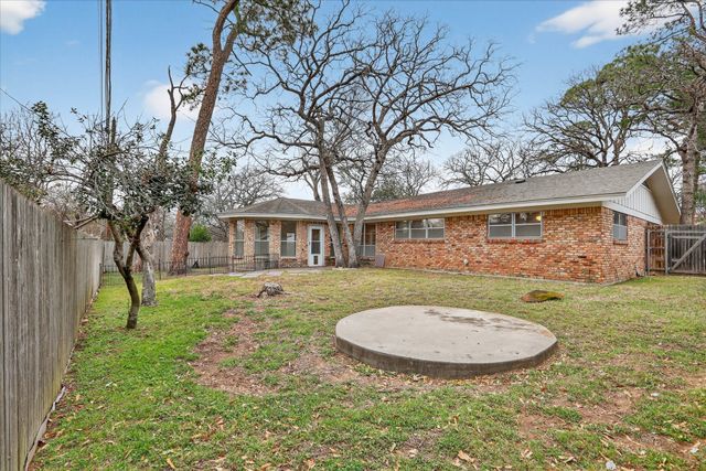729 W Cheryl Avenue, Hurst, TX 76053