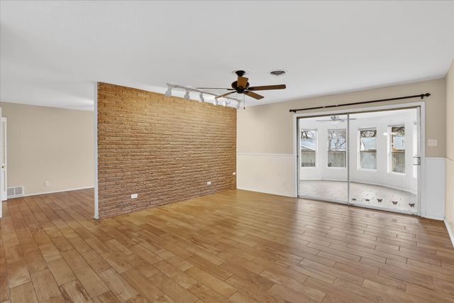 729 W Cheryl Avenue, Hurst, TX 76053