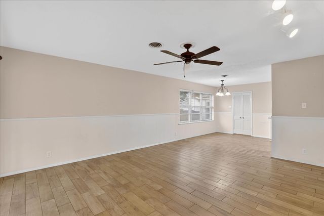 729 W Cheryl Avenue, Hurst, TX 76053