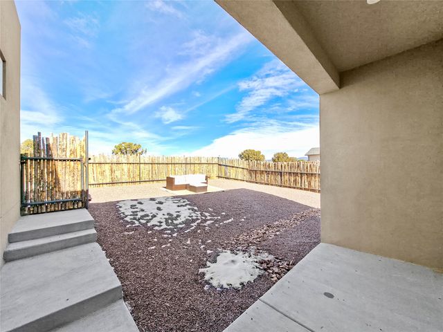 21 Flower Garland, Santa Fe, NM 87508