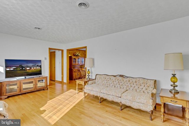 1943 NOMINI GROVE RD, Montross, VA 22520