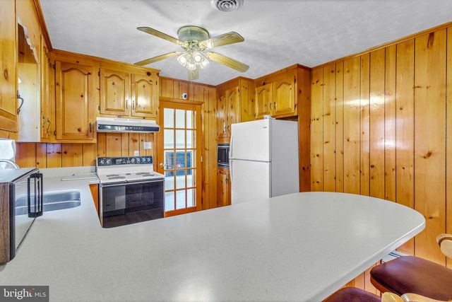 1943 NOMINI GROVE RD, Montross, VA 22520