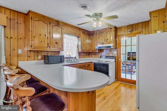1943 NOMINI GROVE RD, Montross, VA 22520