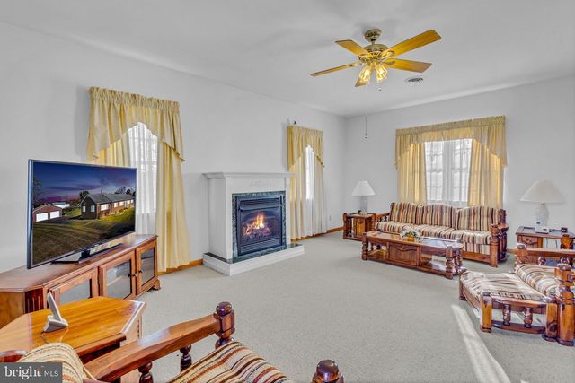 1943 NOMINI GROVE RD, Montross, VA 22520