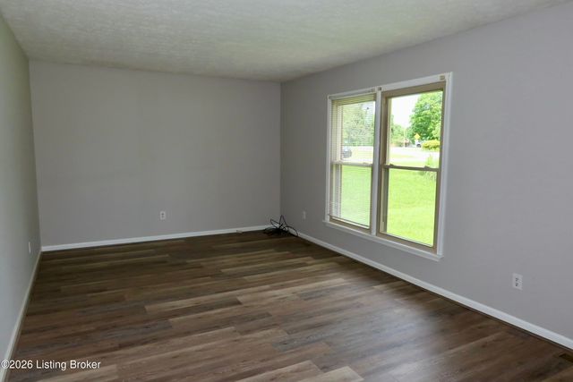 256 Lincoln Dr, Mt Washington, KY 40047