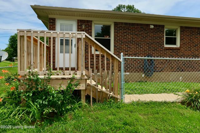 256 Lincoln Dr, Mt Washington, KY 40047