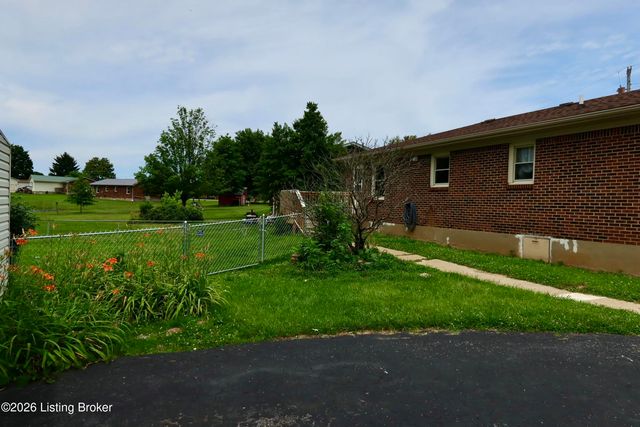 256 Lincoln Dr, Mt Washington, KY 40047