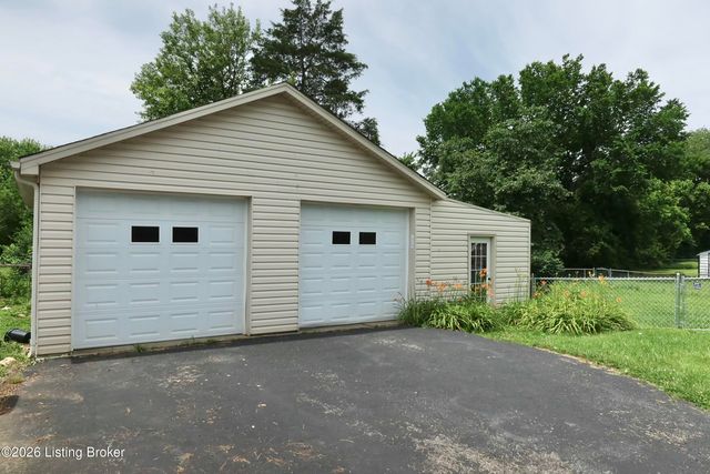 256 Lincoln Dr, Mt Washington, KY 40047