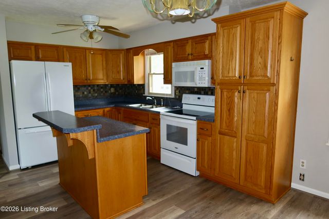 256 Lincoln Dr, Mt Washington, KY 40047