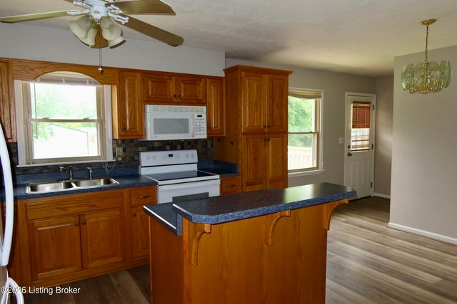 256 Lincoln Dr, Mt Washington, KY 40047