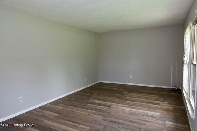256 Lincoln Dr, Mt Washington, KY 40047