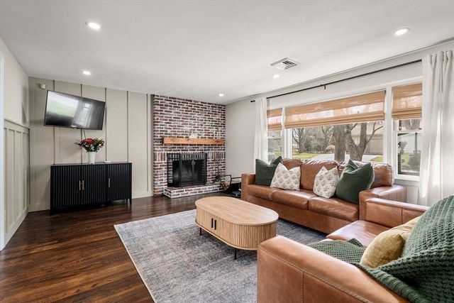 24 Winthrop, West Boylston, MA 01583