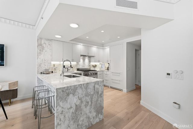 875 California Street 407, San Francisco, CA 94108