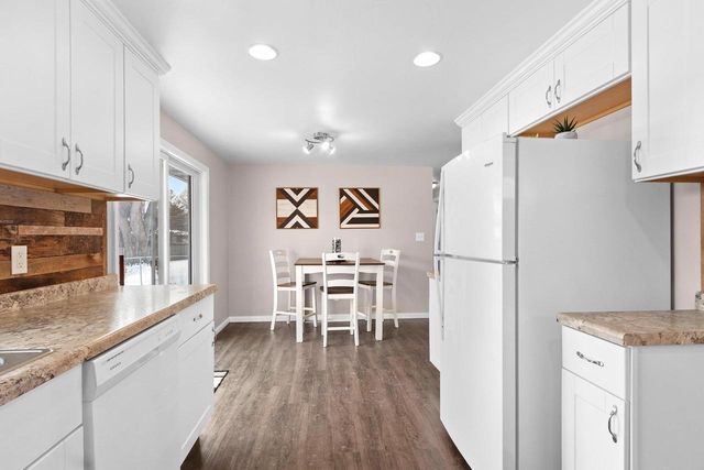 505 BLUEBIRD LANE, Green Bay, WI 54303