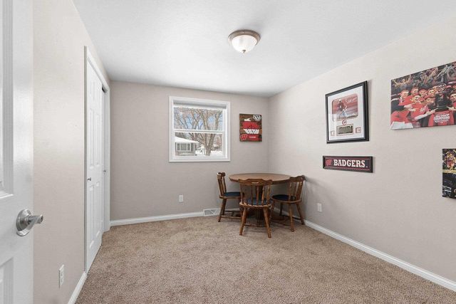 505 BLUEBIRD LANE, Green Bay, WI 54303