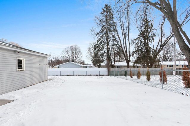 505 BLUEBIRD LANE, Green Bay, WI 54303