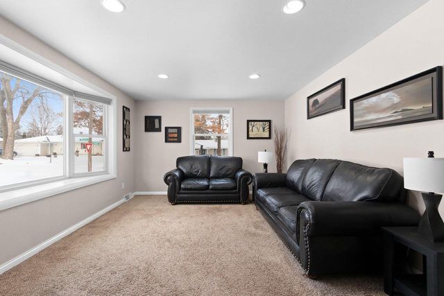 505 BLUEBIRD LANE, Green Bay, WI 54303