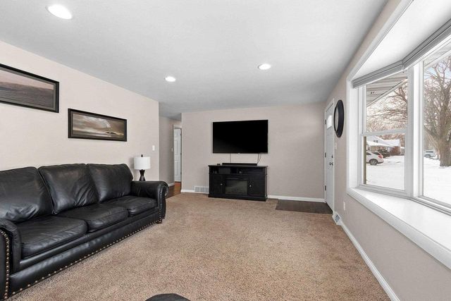 505 BLUEBIRD LANE, Green Bay, WI 54303