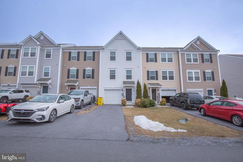 440 RUMBLING ROCK RD, Hedgesville, WV 25427