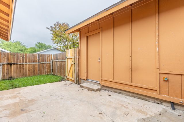 323 W William Cannon DR A, Austin, TX 78745