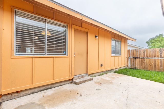 323 W William Cannon DR A, Austin, TX 78745