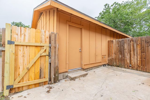 323 W William Cannon DR A, Austin, TX 78745