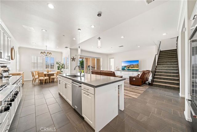 702 E Lemon Swirl, Azusa, CA 91702