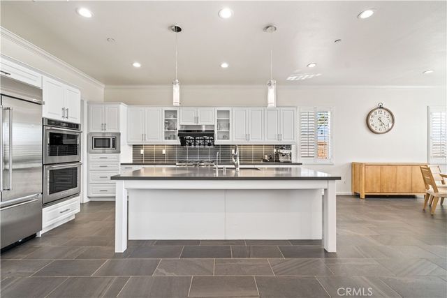 702 E Lemon Swirl, Azusa, CA 91702