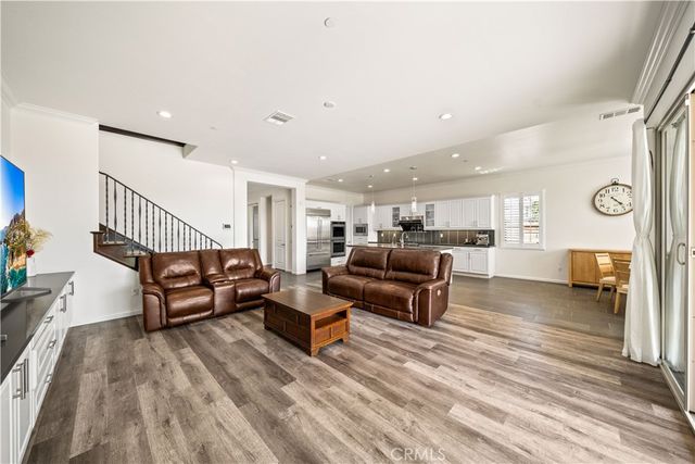 702 E Lemon Swirl, Azusa, CA 91702