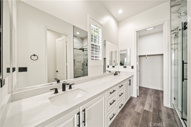 702 E Lemon Swirl, Azusa, CA 91702