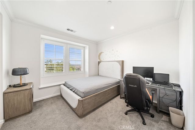 702 E Lemon Swirl, Azusa, CA 91702