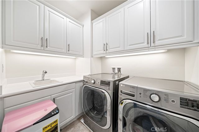 702 E Lemon Swirl, Azusa, CA 91702