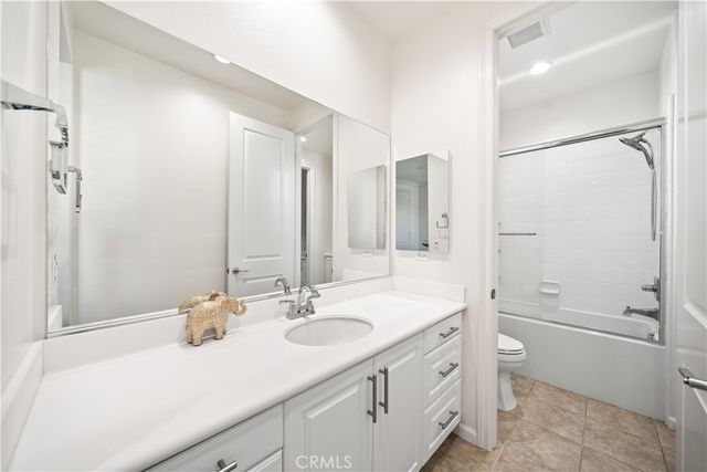 702 E Lemon Swirl, Azusa, CA 91702