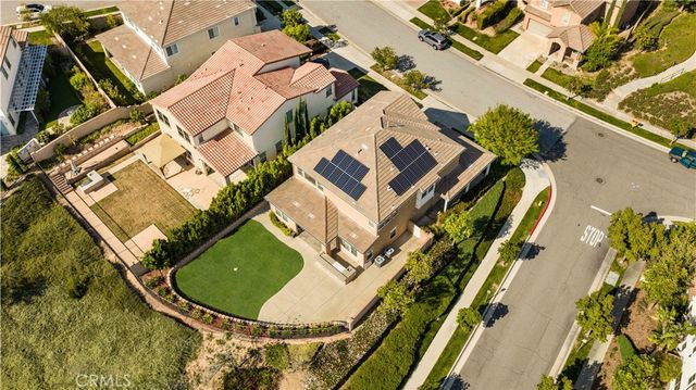 702 E Lemon Swirl, Azusa, CA 91702