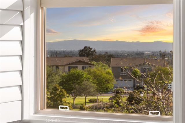 702 E Lemon Swirl, Azusa, CA 91702