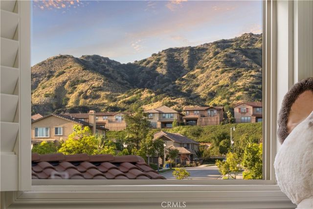 702 E Lemon Swirl, Azusa, CA 91702