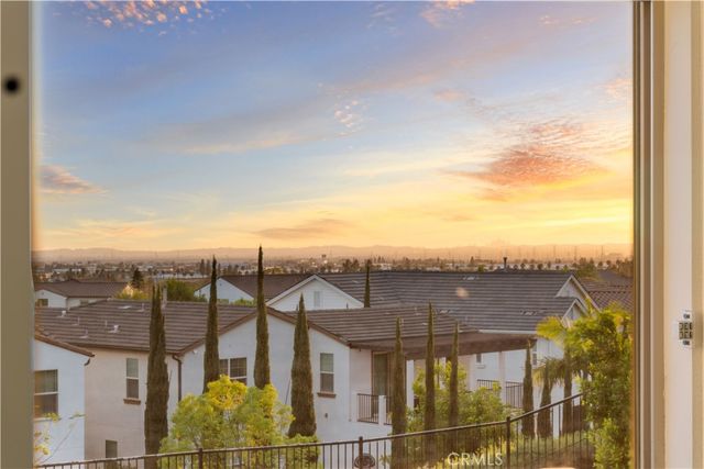 702 E Lemon Swirl, Azusa, CA 91702