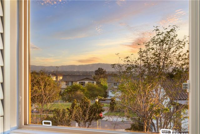 702 E Lemon Swirl, Azusa, CA 91702