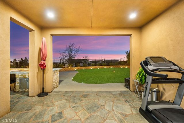 702 E Lemon Swirl, Azusa, CA 91702