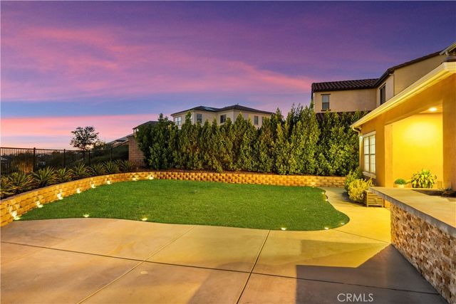 702 E Lemon Swirl, Azusa, CA 91702