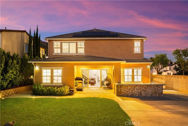 702 E Lemon Swirl, Azusa, CA 91702