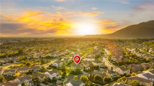 702 E Lemon Swirl, Azusa, CA 91702