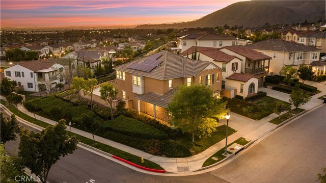 702 E Lemon Swirl, Azusa, CA 91702