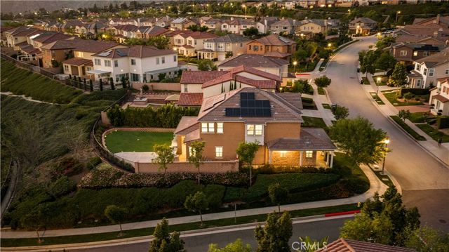 702 E Lemon Swirl, Azusa, CA 91702