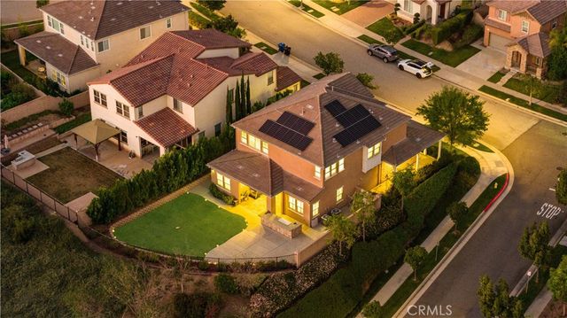 702 E Lemon Swirl, Azusa, CA 91702